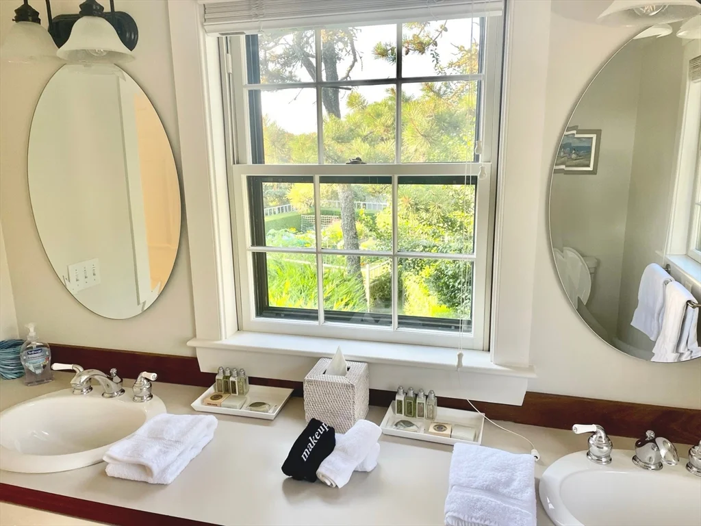 1A Pochick Ave, Nantucket