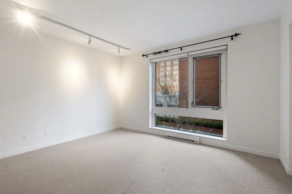 975 Memorial Dr, Harvard Square