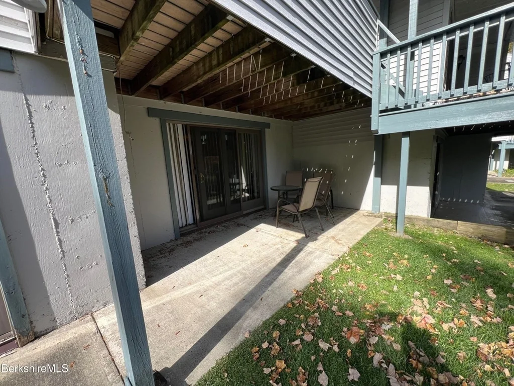 1 Rolling Hills, Lenox