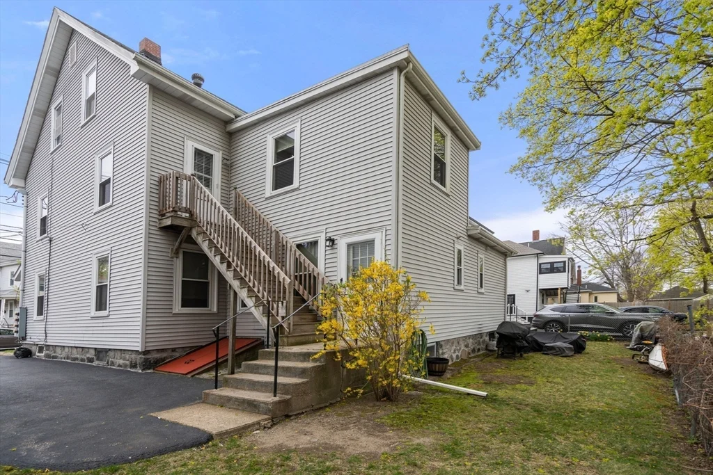 232 River St, Waltham