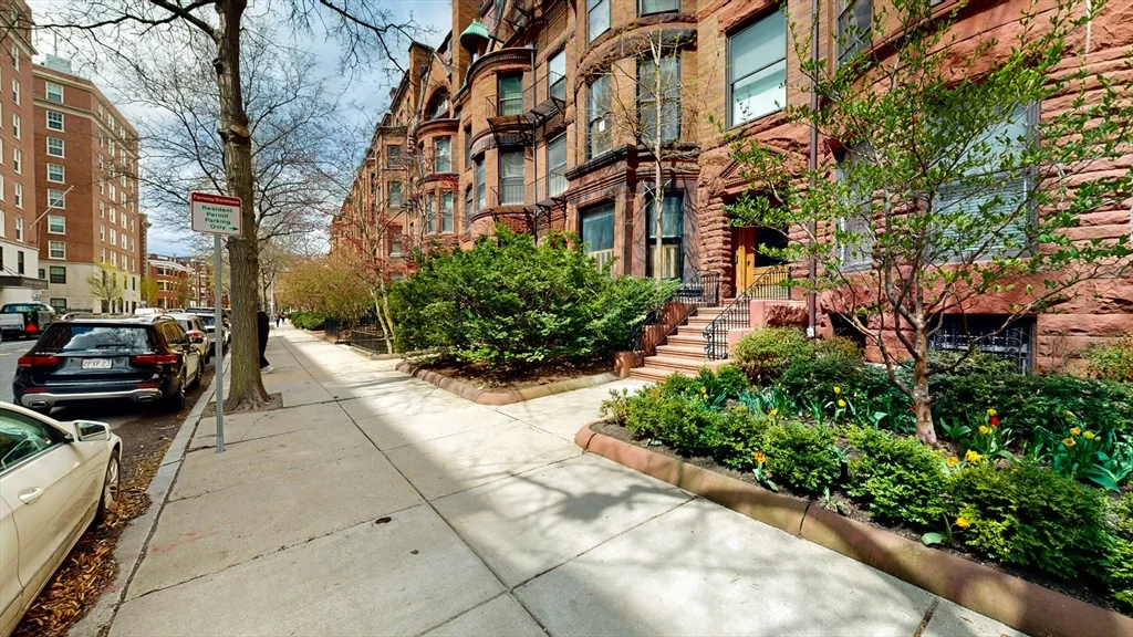 23 Bay State Rd, Back Bay