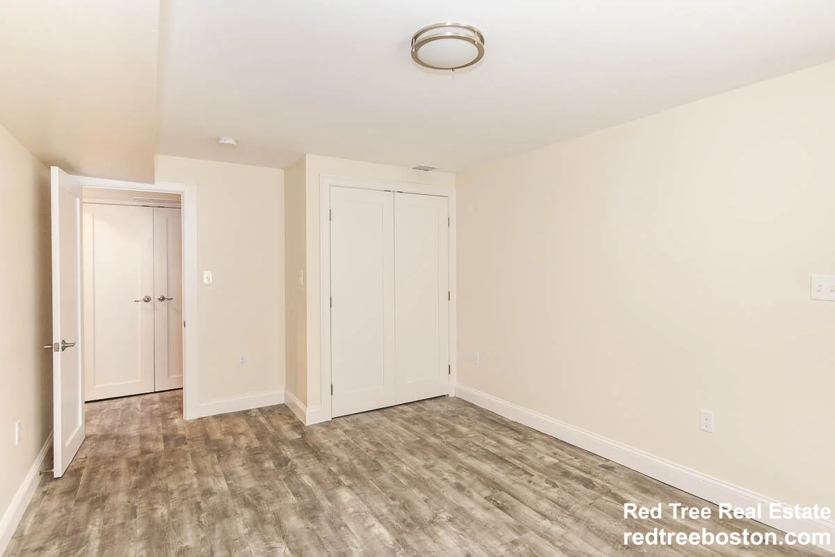 77 Rock Glen Rd, Medford