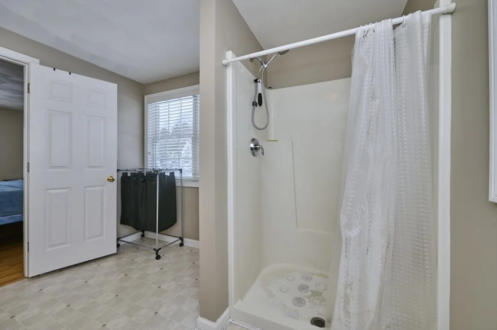 27 Cranberry Ln, Burlington