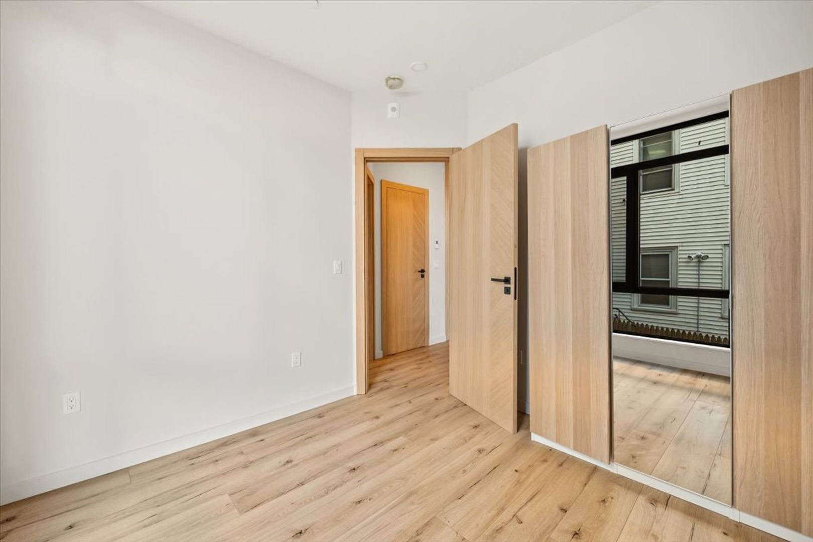 6 National St, South Boston