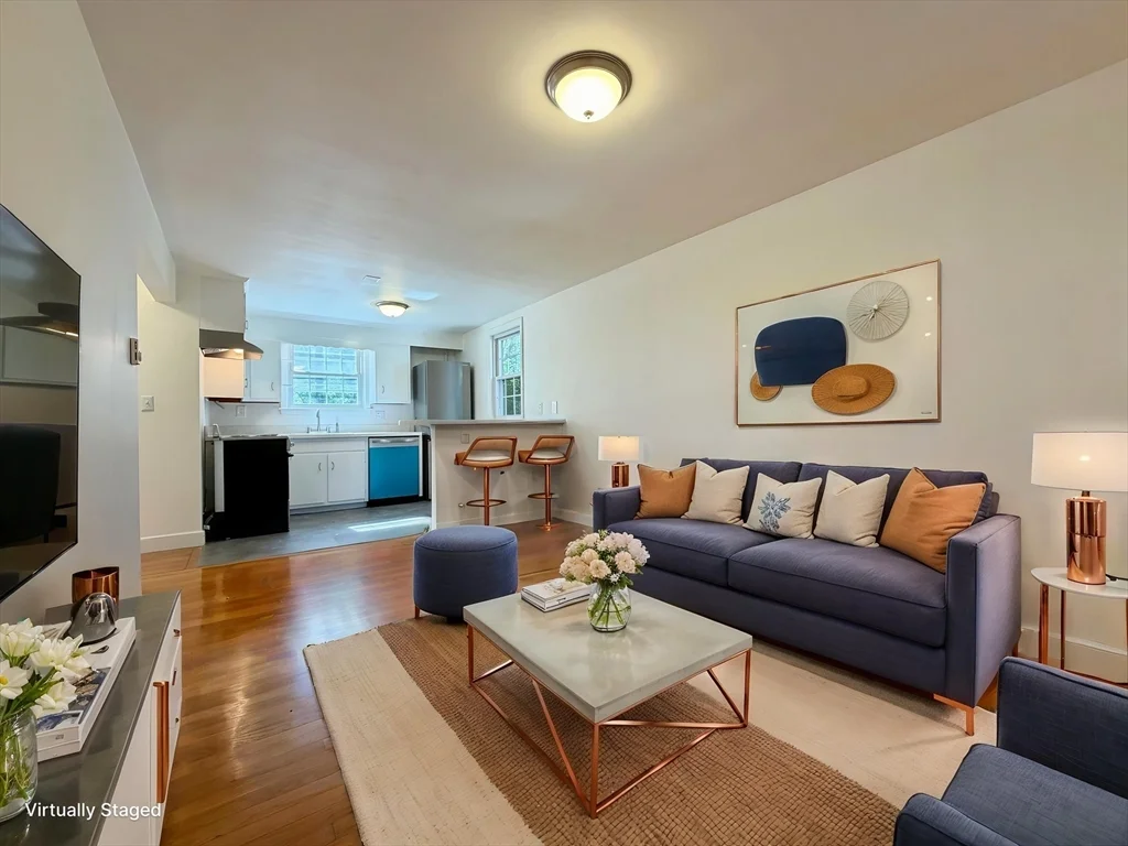 15 Park Ave, Foxboro