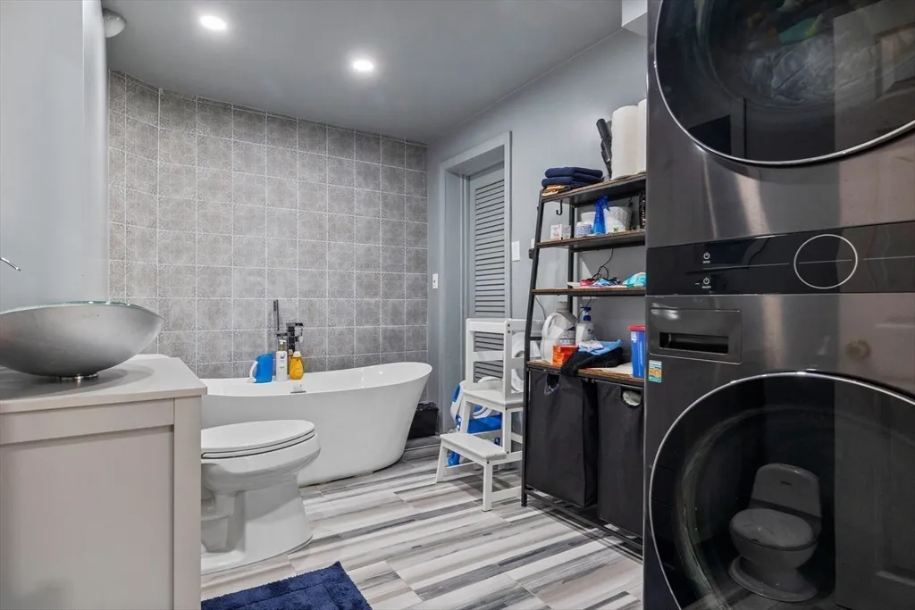 11 Patterson Rd, Lexington