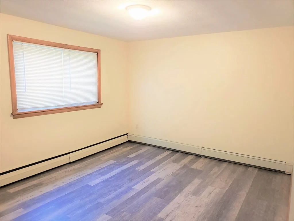 33 Jacqueline Rd, Waltham