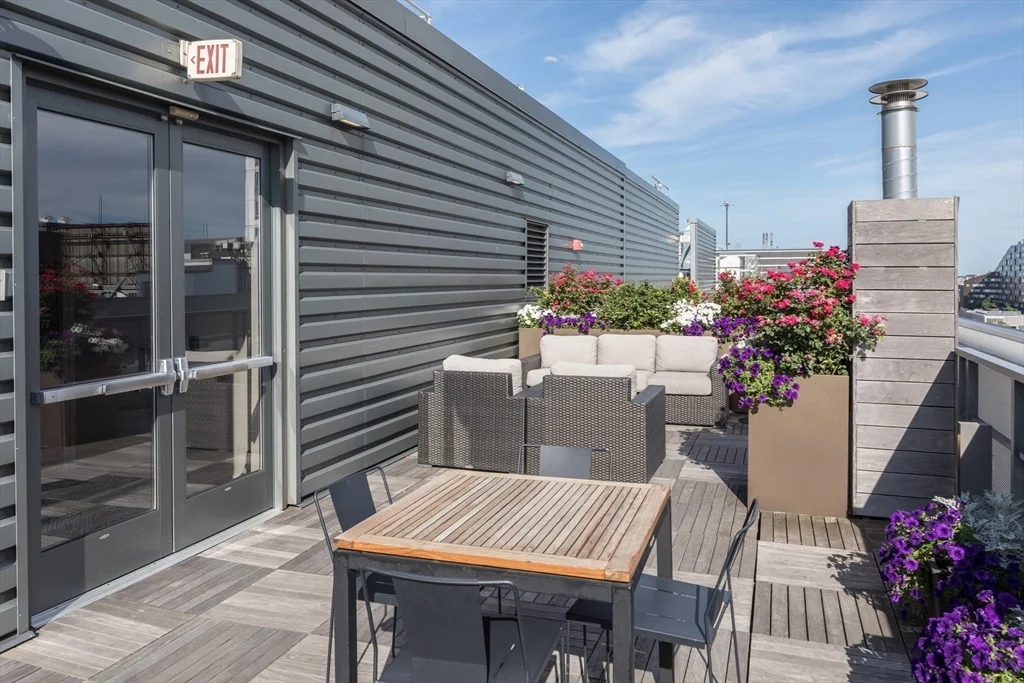 32 Traveler St, South End