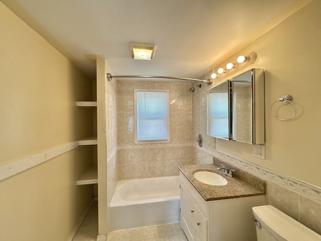 47 Estes St, Everett