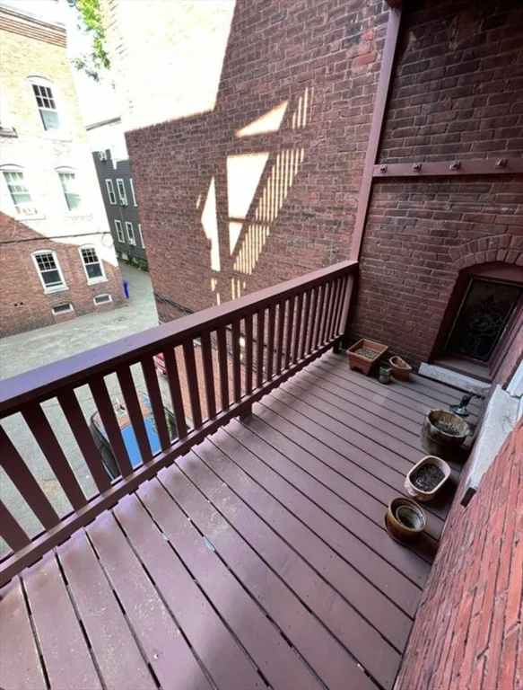 17 Grovenor Rd, Jamaica Plain