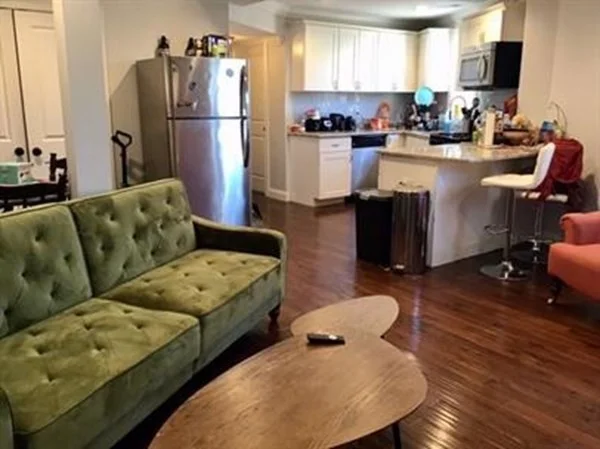 142 Centre St, Mission Hill