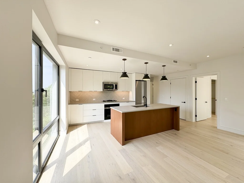 1 Nevins Hill Way, Brighton