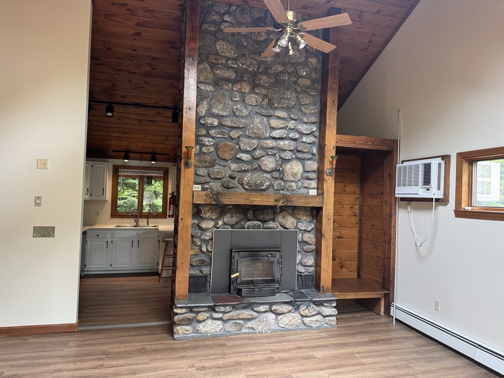 271 Wanoosnoc Rd, Fitchburg