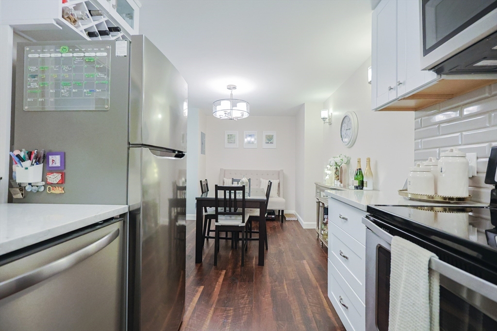 54 Jacqueline Rd, Waltham