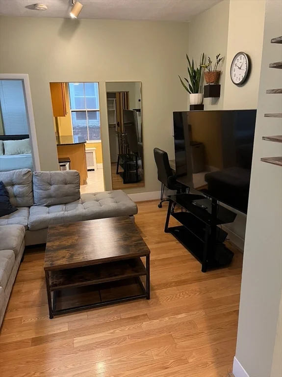 11 Irving St, Beacon Hill