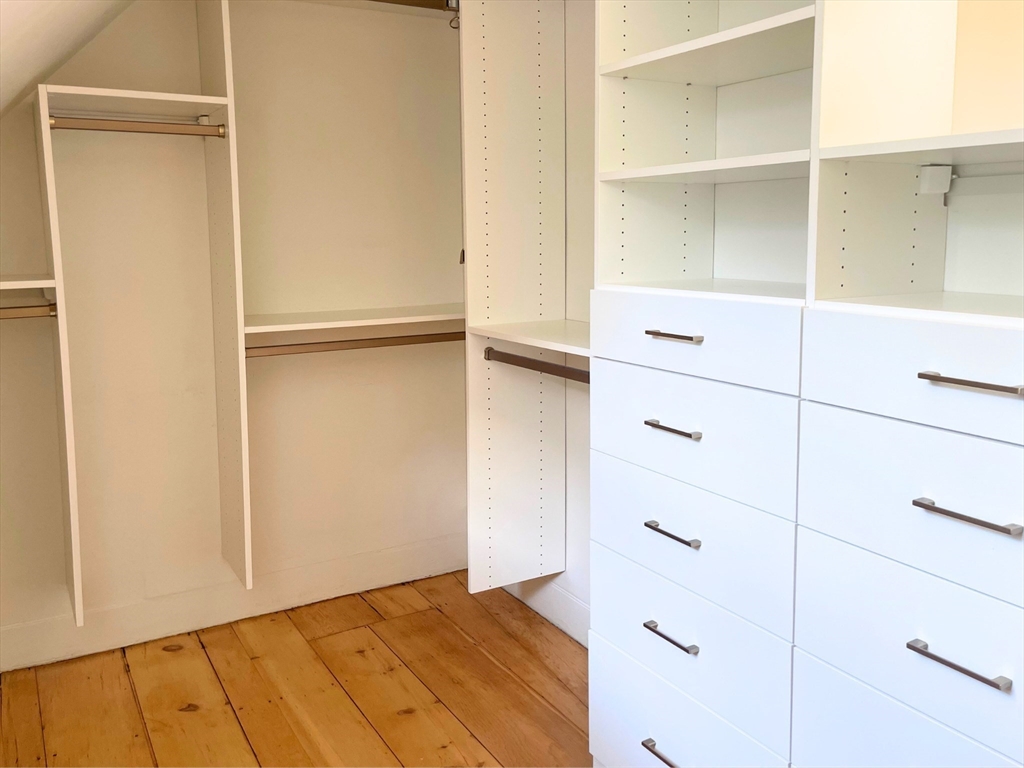 20 Pleasant St, Salem