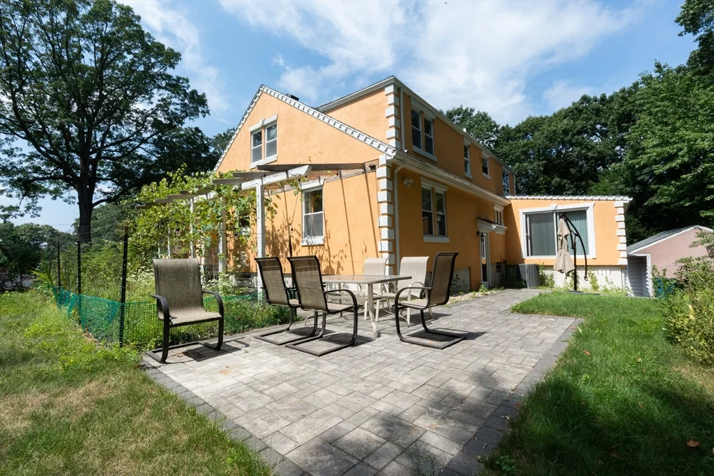 5 Fairview Rd, Canton