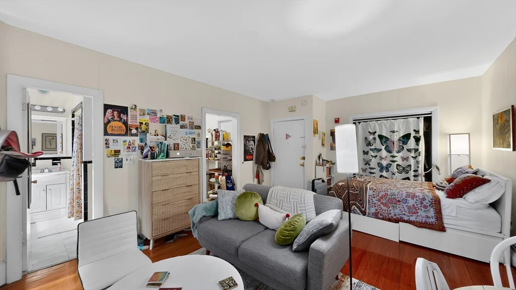 1063 Beacon St, Coolidge Corner
