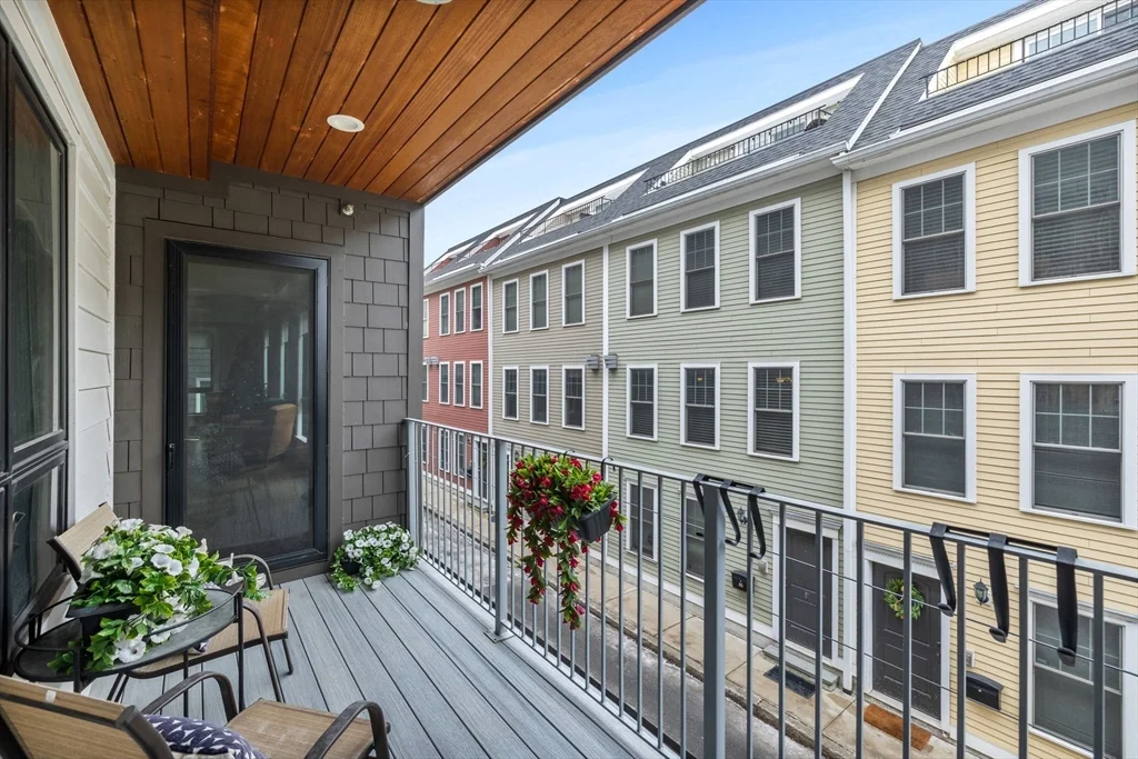 377 W 1st St, South Boston