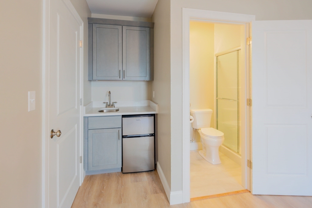 63 Bacon St, Waltham