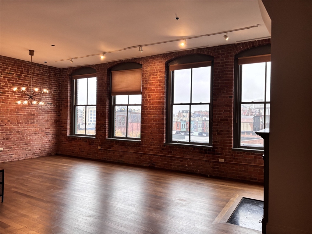 6 Edgerly Pl, Back Bay