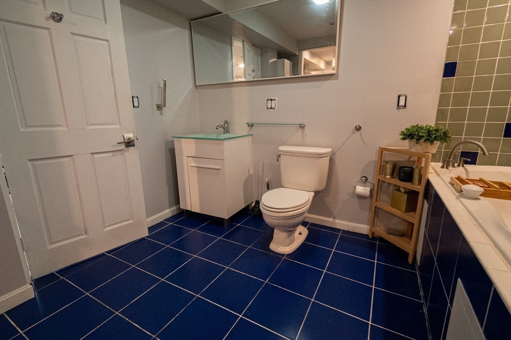 726 Metropolitan Ave, Hyde Park