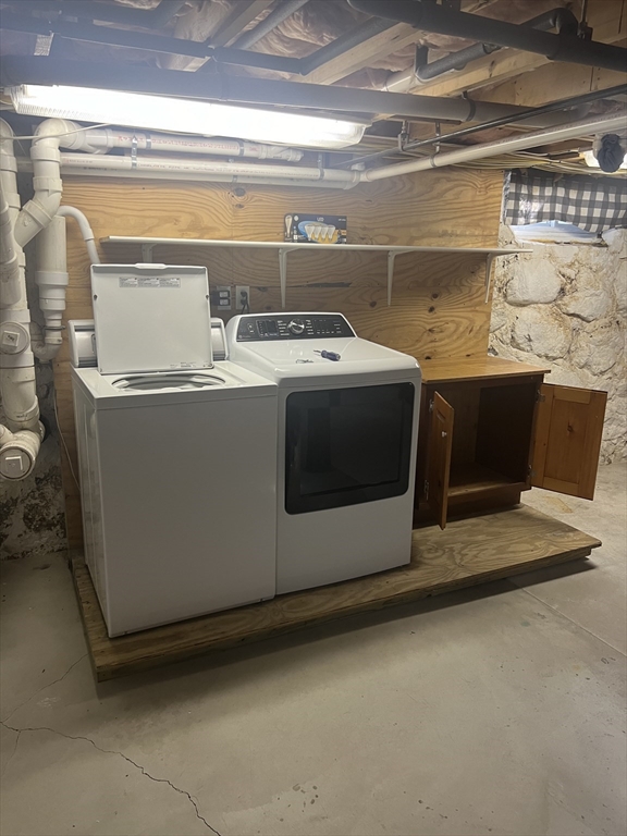 8 Ballard St, Saugus