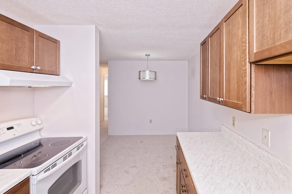 3 Post Oak Ln, Natick