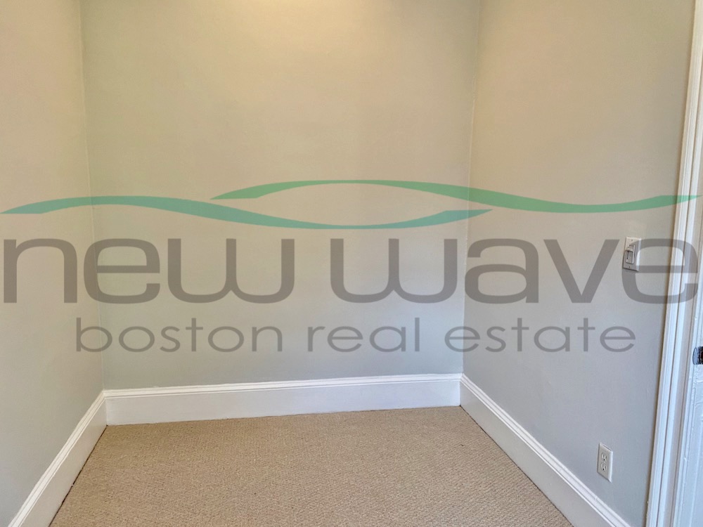 225 Newbury St, Back Bay