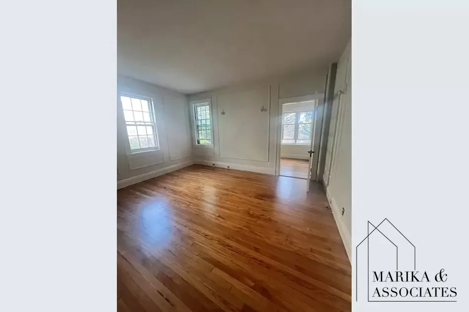 67 Green St, North Brookline