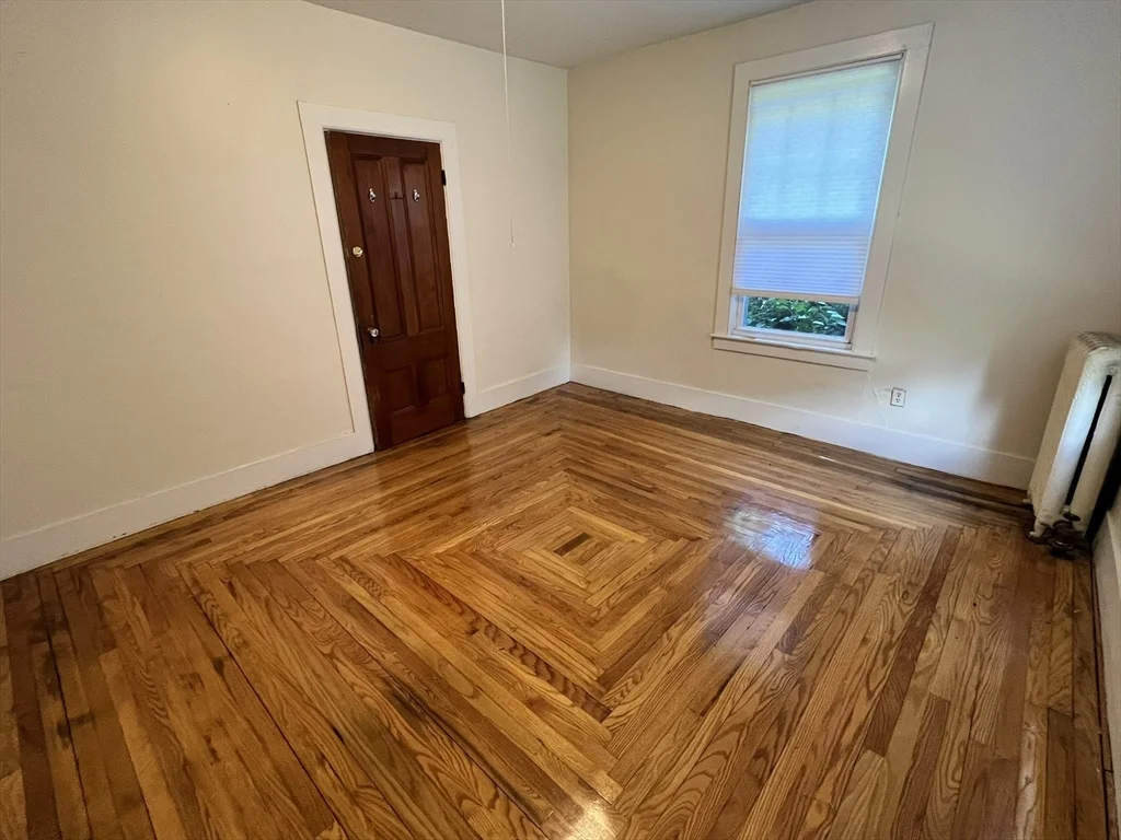 986 South East St, Amherst