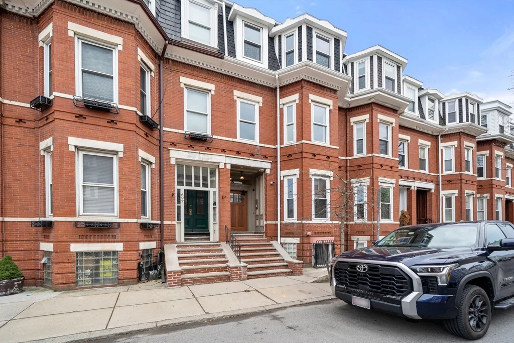 695 E 8th St, South Boston