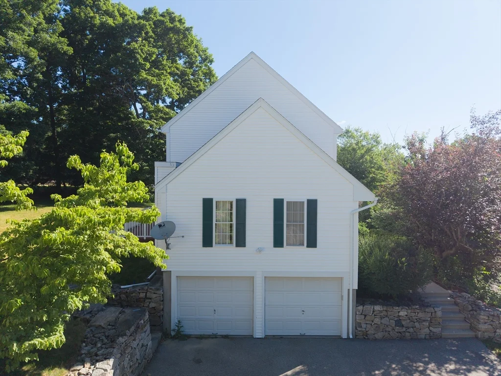 469 Walnut St, Shrewsbury
