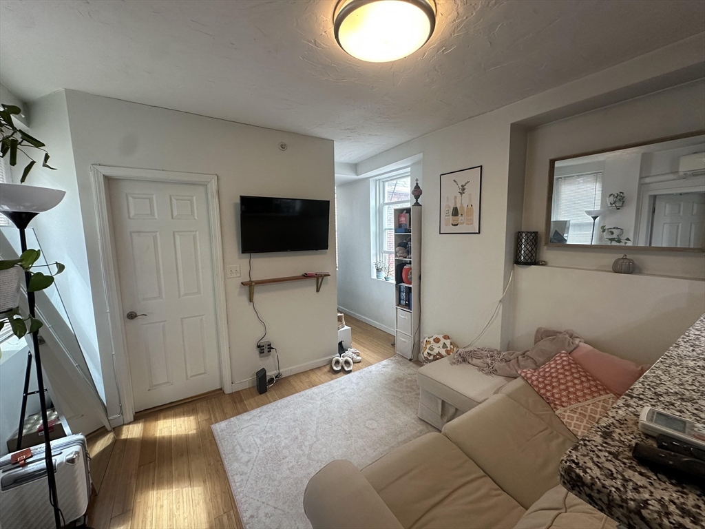 35 N Margin St, North End