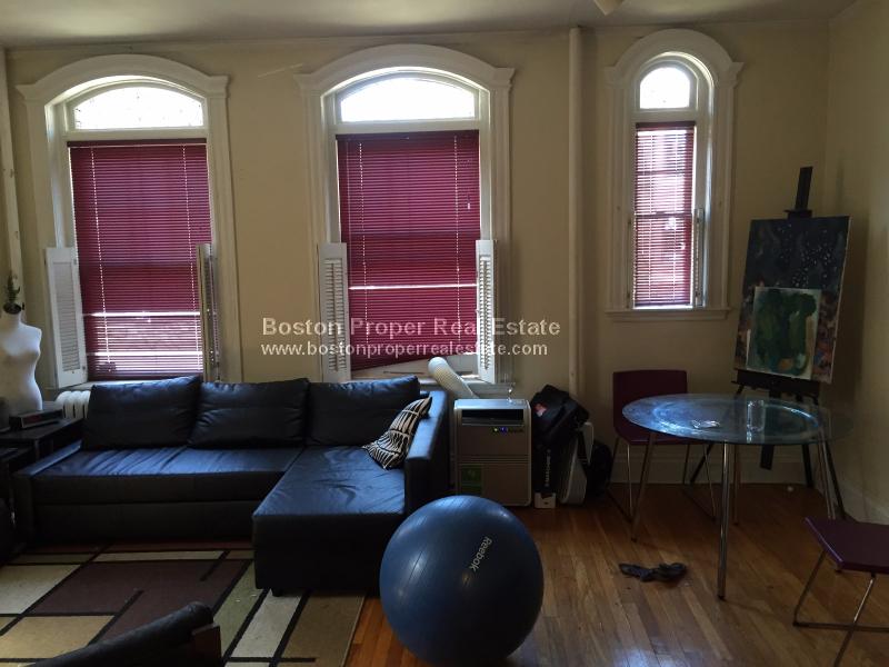 282 Newbury St, Back Bay