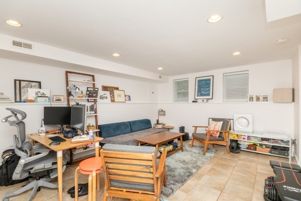 10 Noble Ct, East Boston