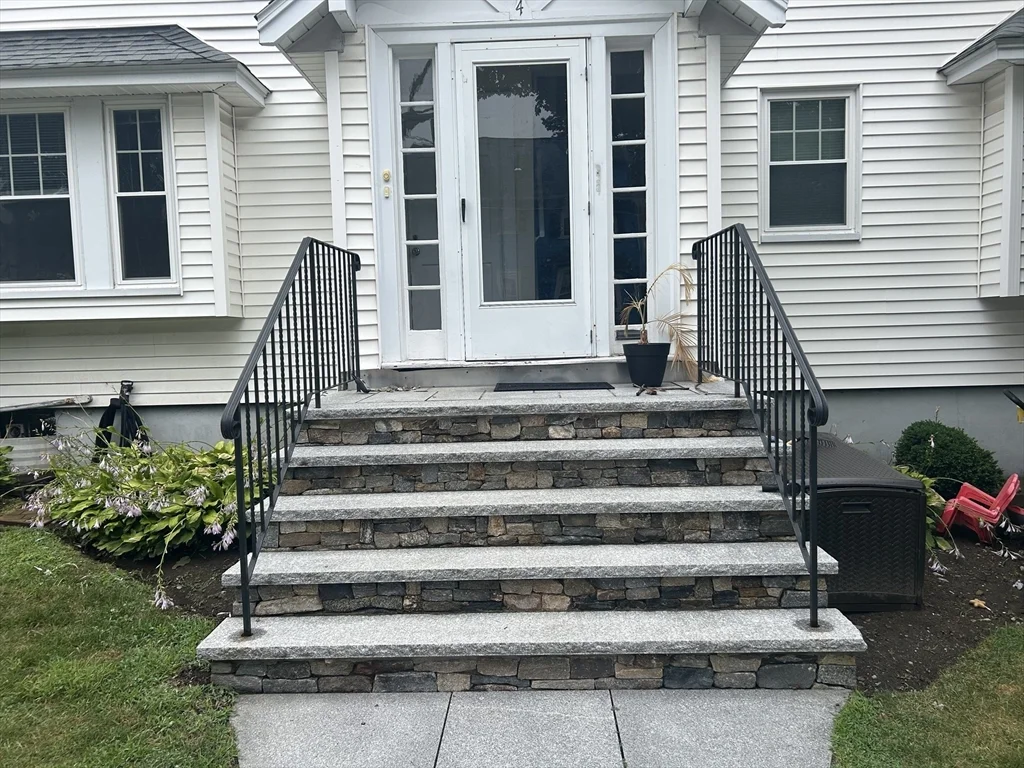 4 Harvard Rd, Belmont