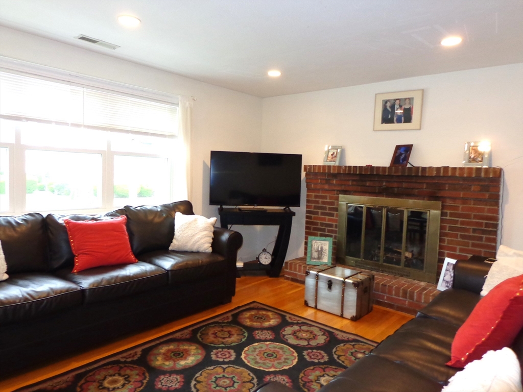 185 Edenfield Ave, Watertown