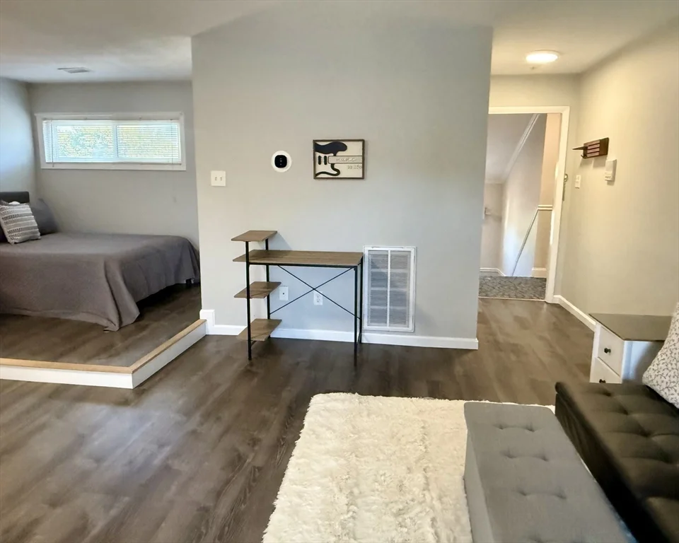 Studio bed, 1 bath apartment for rent at 64f Beacon Unit 64f, Burlington — photo 5 of 22