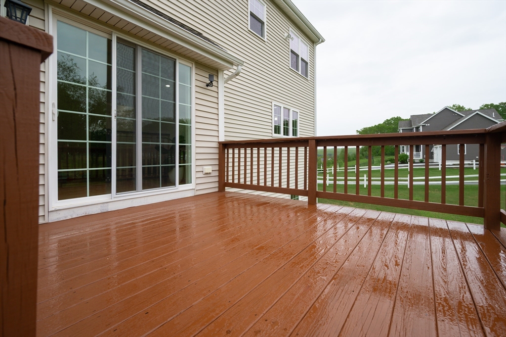 7 Willow Brook Ln, Blackstone