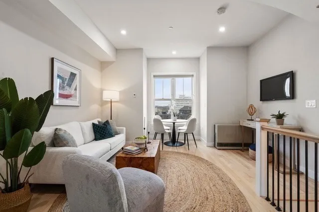 174 Fisher Ave, Mission Hill