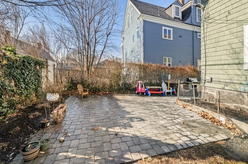 31 Pierce Ave, Dorchester