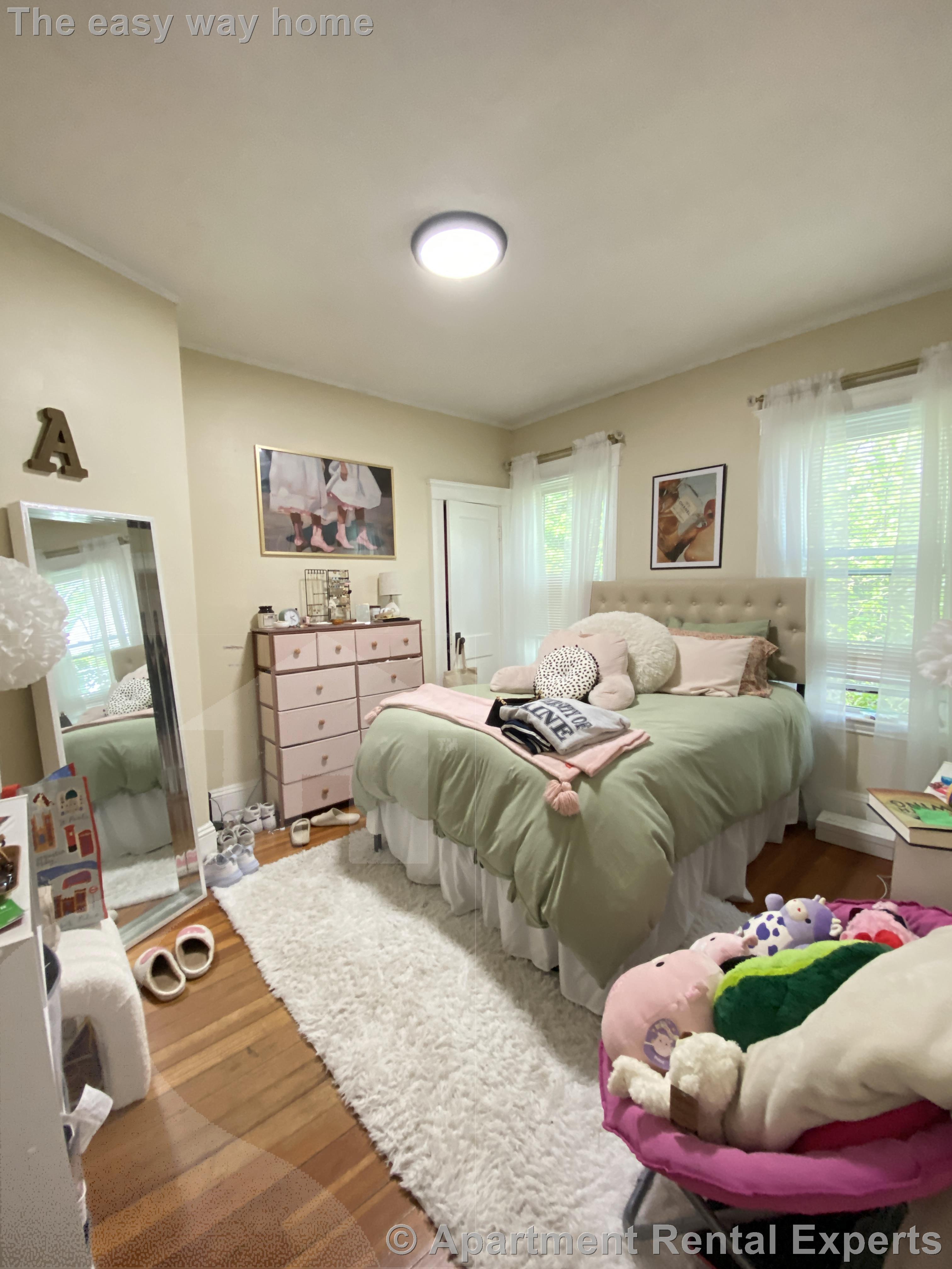 270 Harvard St, Tufts