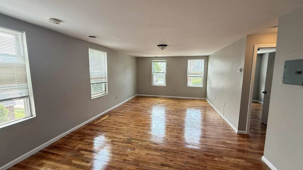 38 Forest St, Roxbury