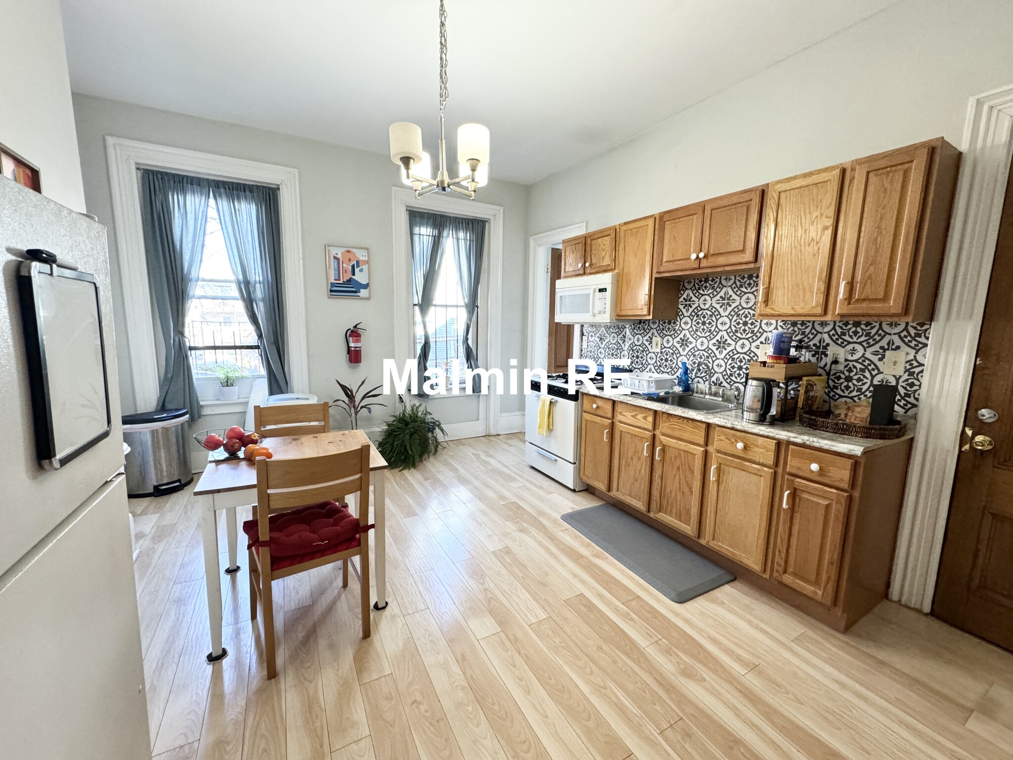 94 Mount Pleasant Ave, Roxbury