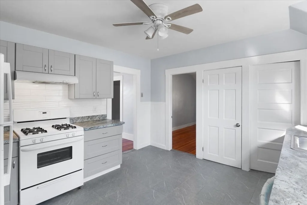 8 Linwood St, Holbrook