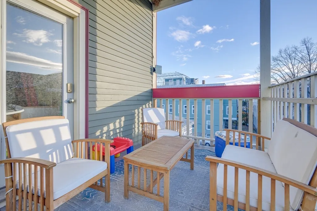 41 Farragut Rd, South Boston