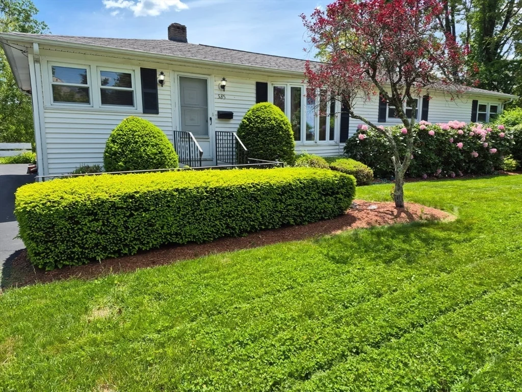 585 Burncoat St, Worcester