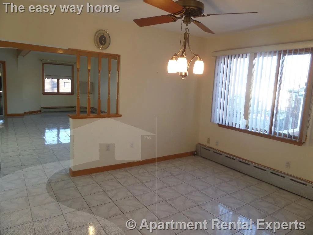 10 Windsor Rd, Tufts