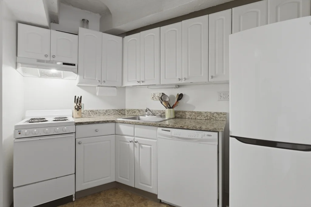 12 Stoneholm St, Back Bay